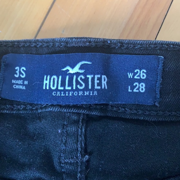 Hollister - Picture 2 of 2